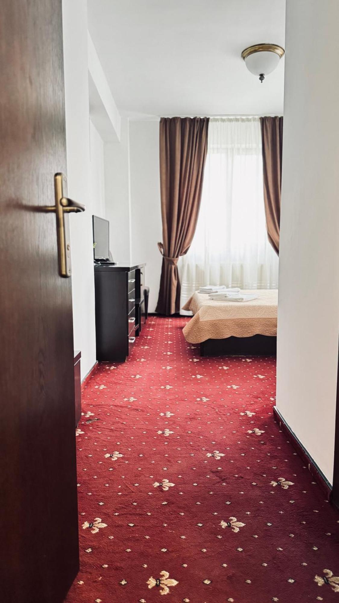 Hotel Sorelo ปีเตช ภายนอก รูปภาพ